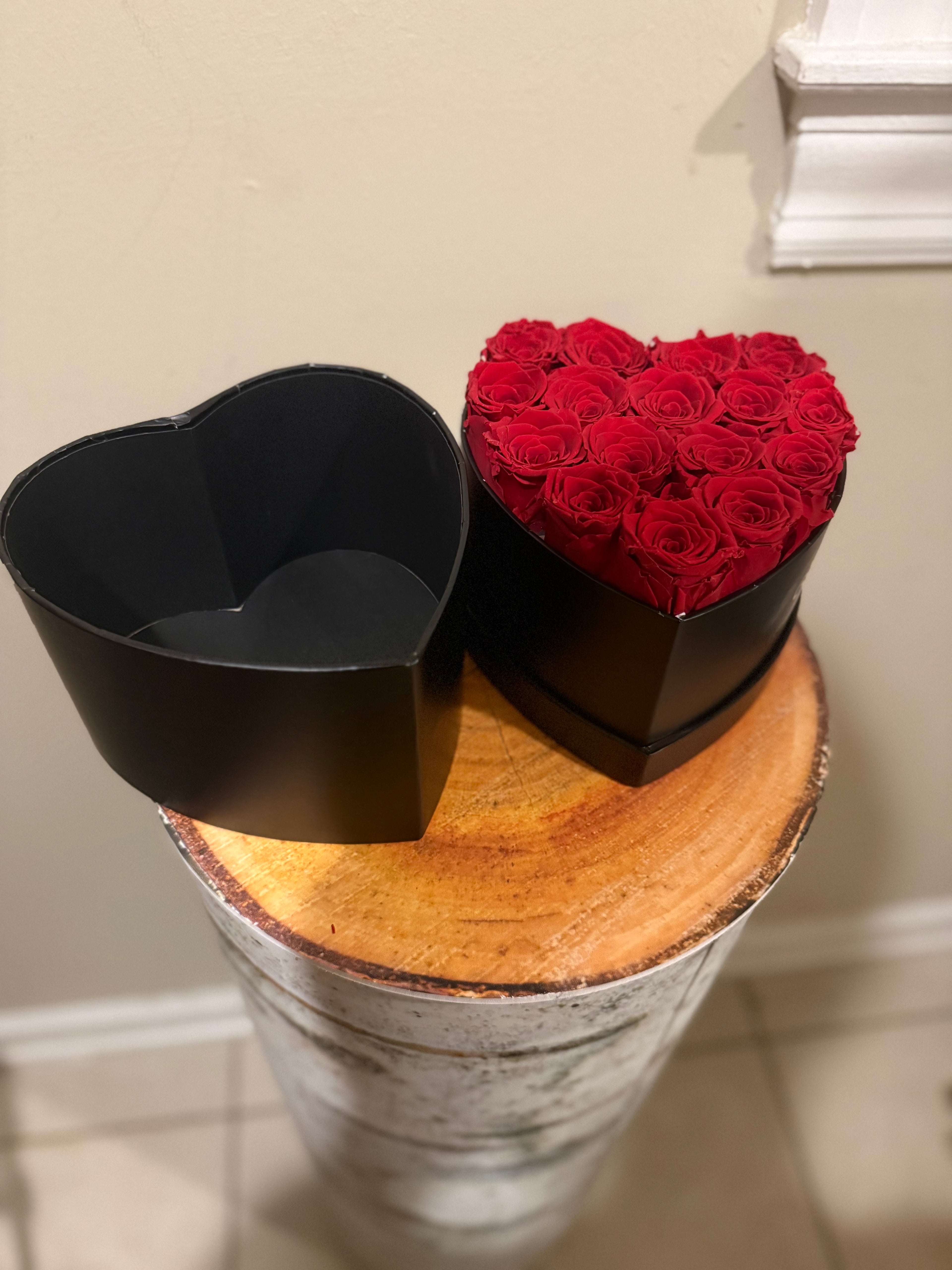 Small Box of 16 preserved roses