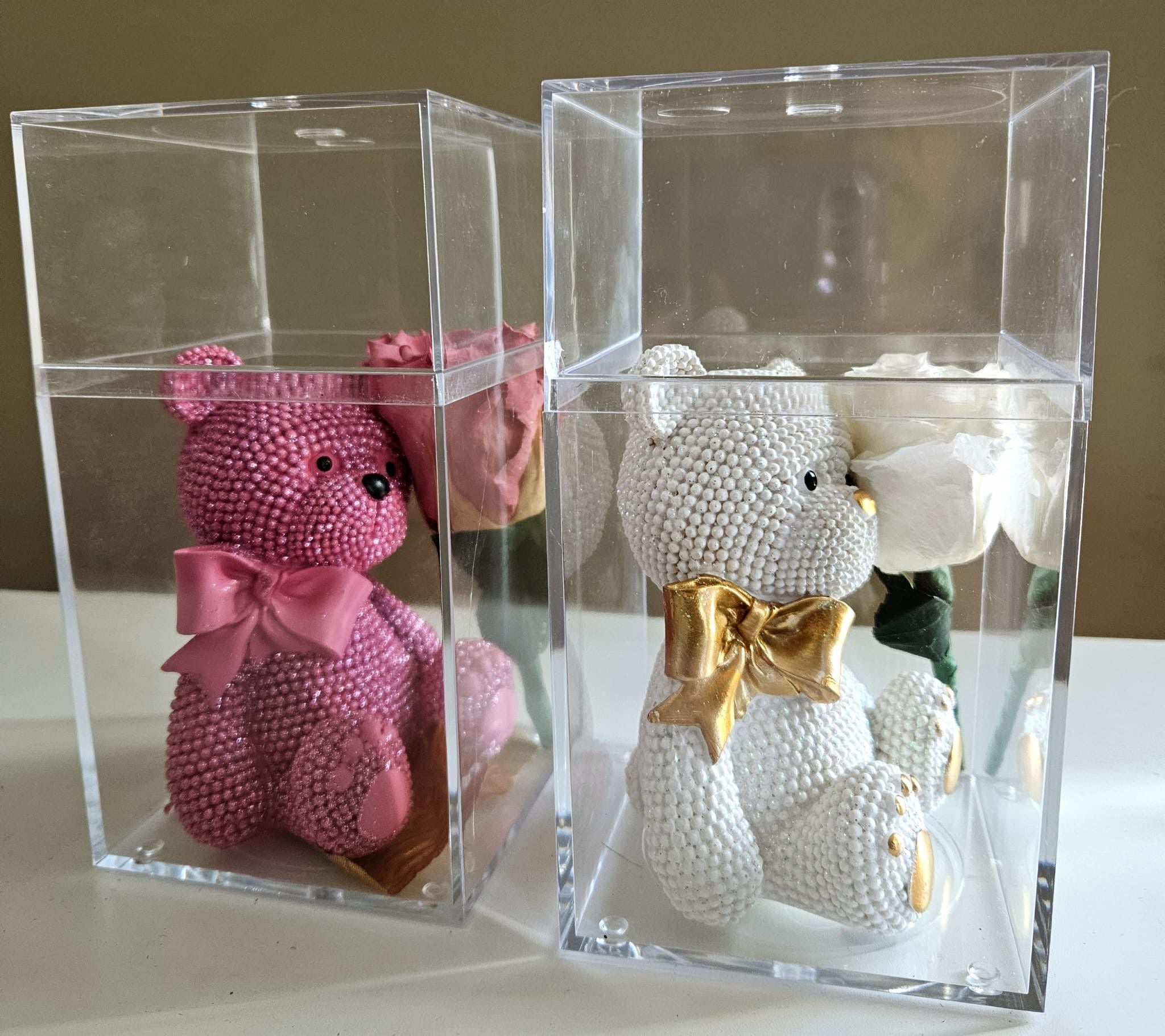 Single preserved rose with bear