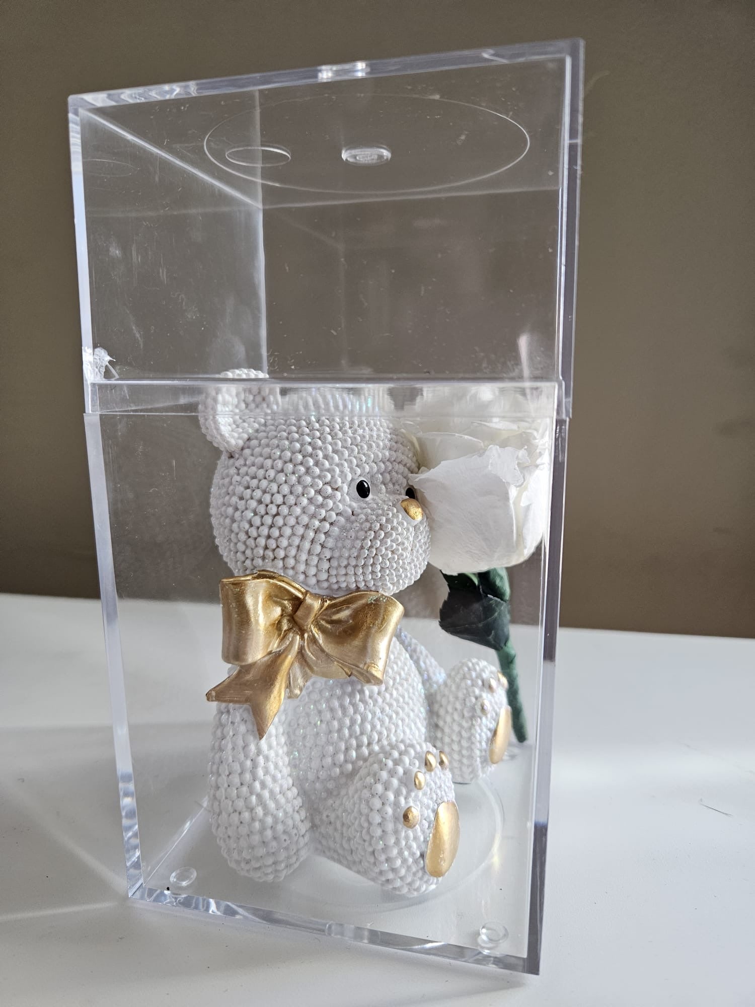 Single preserved rose with bear