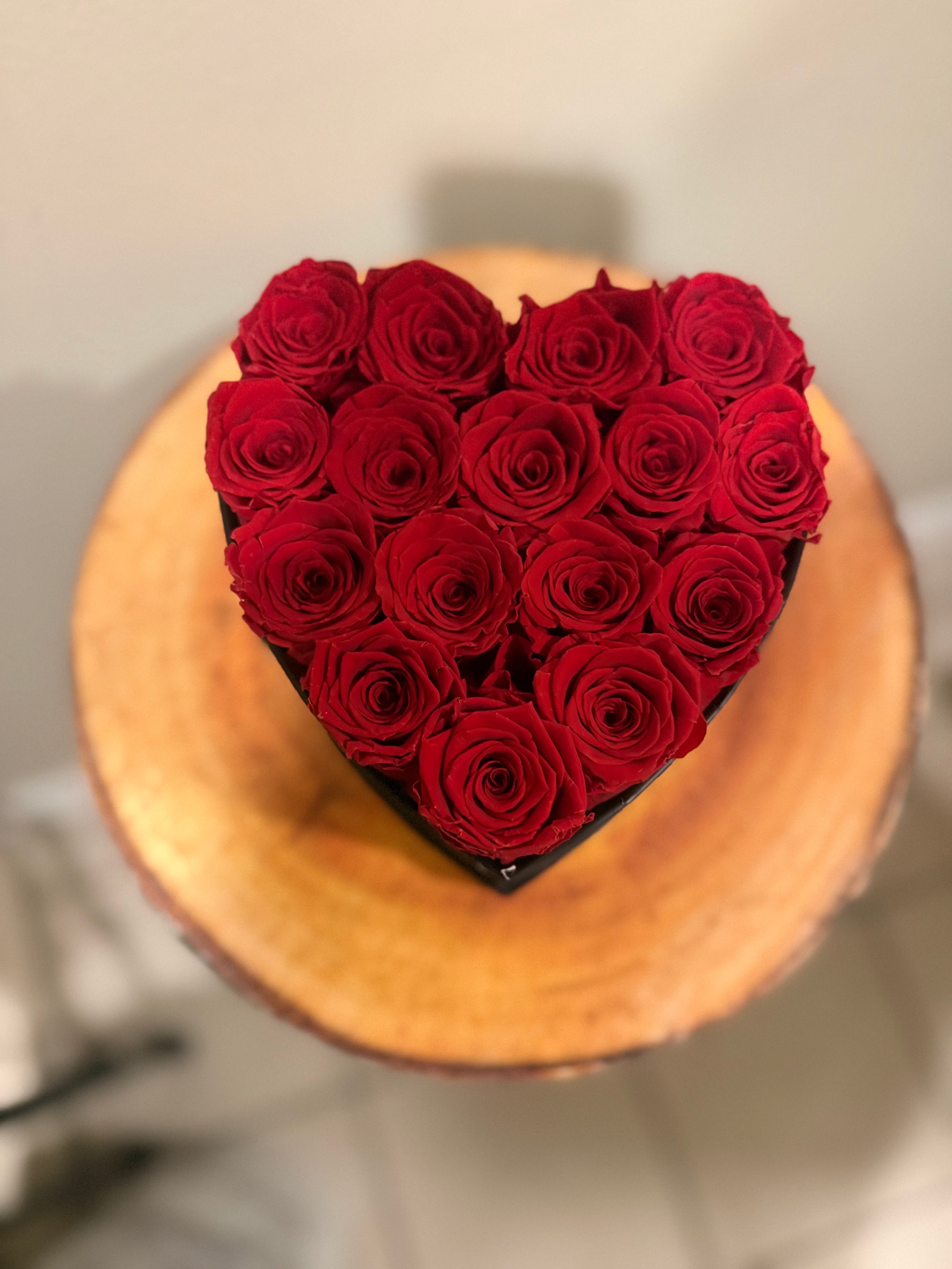 Small Box of 16 preserved roses